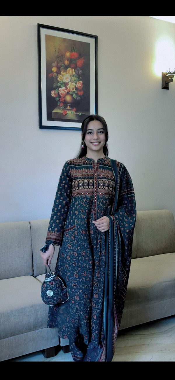Saanjh Mughal Motif Suit Set