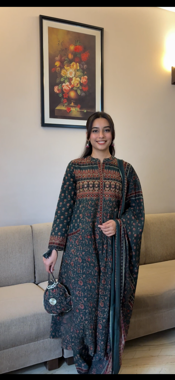 Saanjh Mughal Motif Suit Set